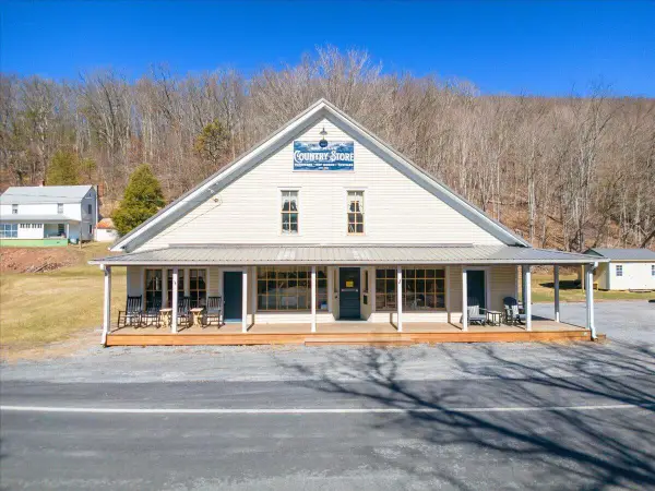 8869 Sweet Springs Valley Rd, Gap Mills, WV 24941