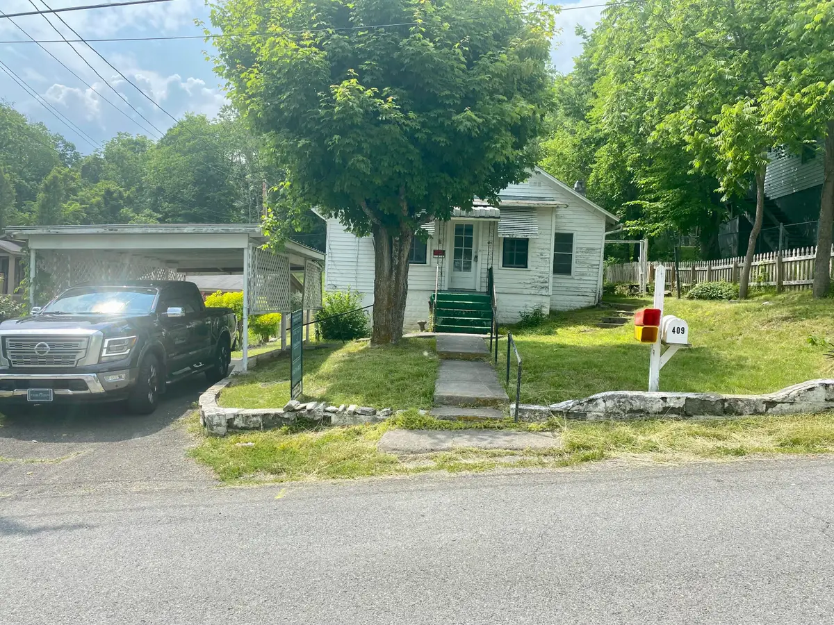 409 Maple St, Lewisburg, WV 24901 - #1