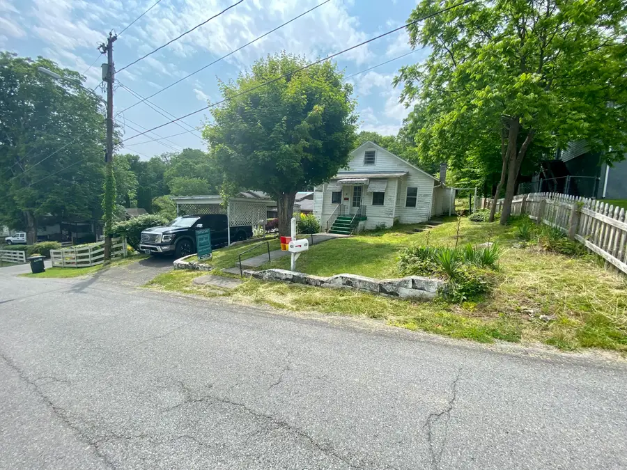 409 Maple St, Lewisburg, WV 24901 - #3