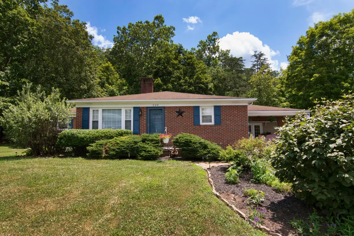 220 Manor Dr, White Sulphur Springs, WV 24986 - #1