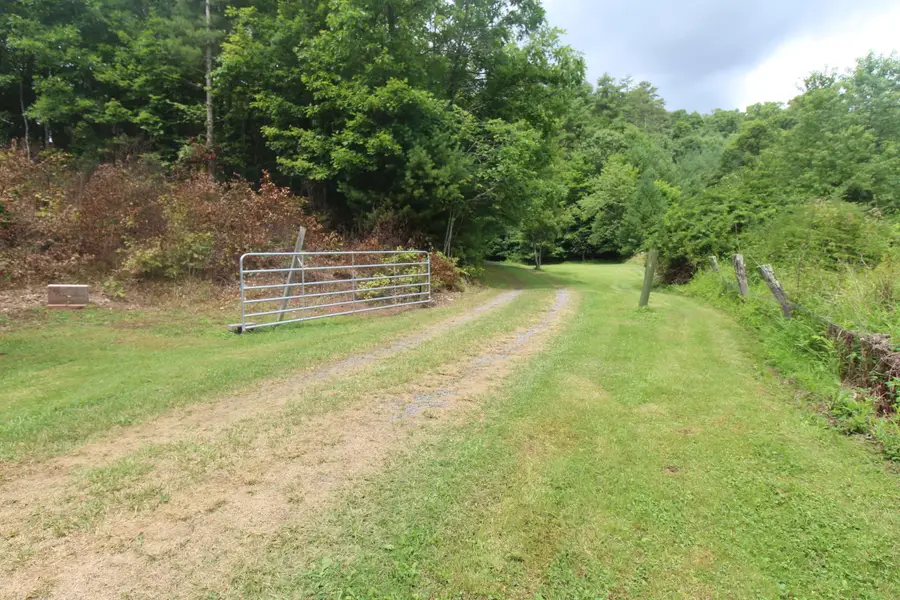 8157 Moncove Lake Rd, Gap Mills, WV 24941 - #2