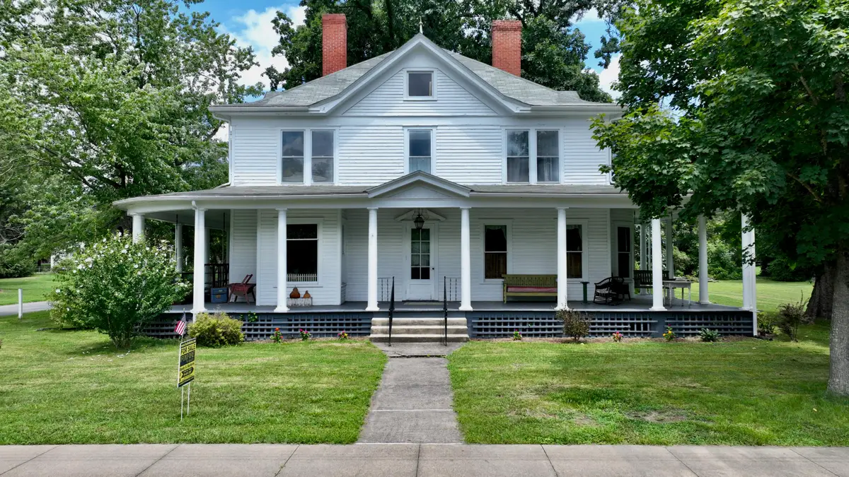 192 Clay St, Alderson, WV 24910 - #1