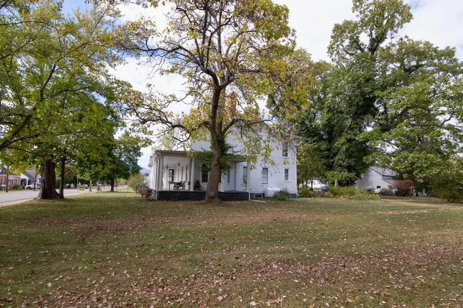 192 Clay St, Alderson, WV 24910 - #3