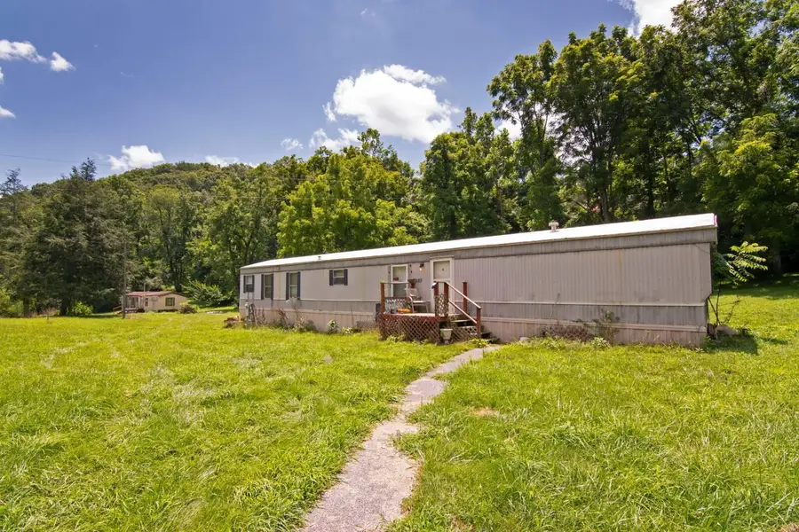 941 E Clayton Rd, Alderson, WV 24910 - Image #2