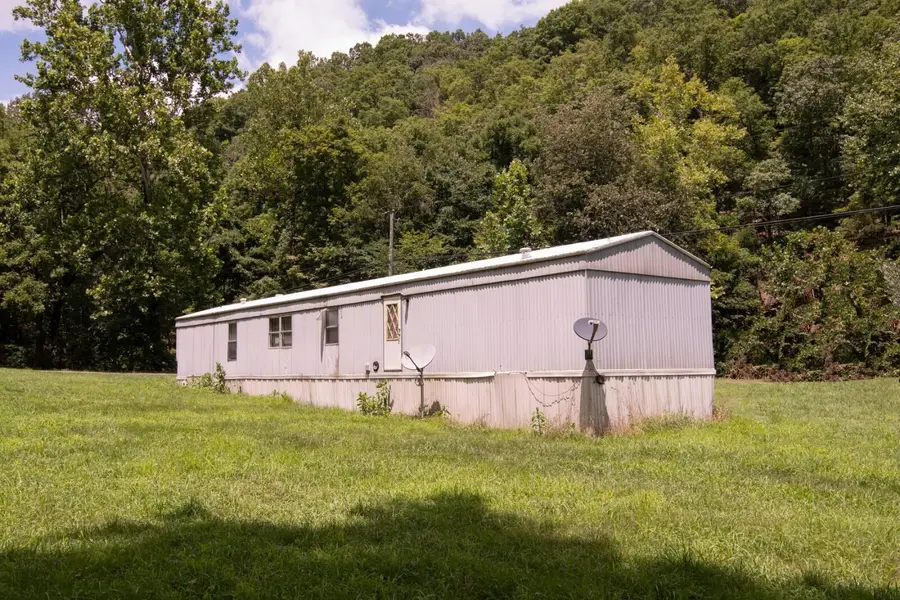 941 E Clayton Rd, Alderson, WV 24910 - Image #3