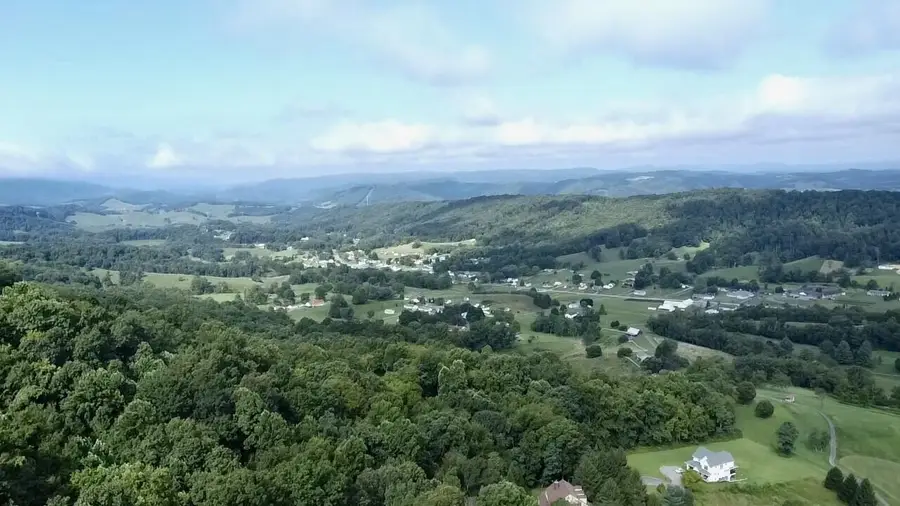 63 Fairway View Dr, Peterstown, WV 24963 - Image #3