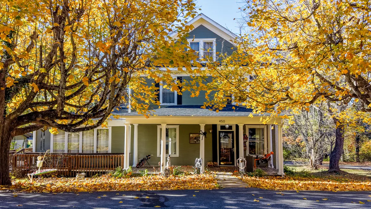 450 S Lafayette St, Lewisburg, WV 24901 - #1