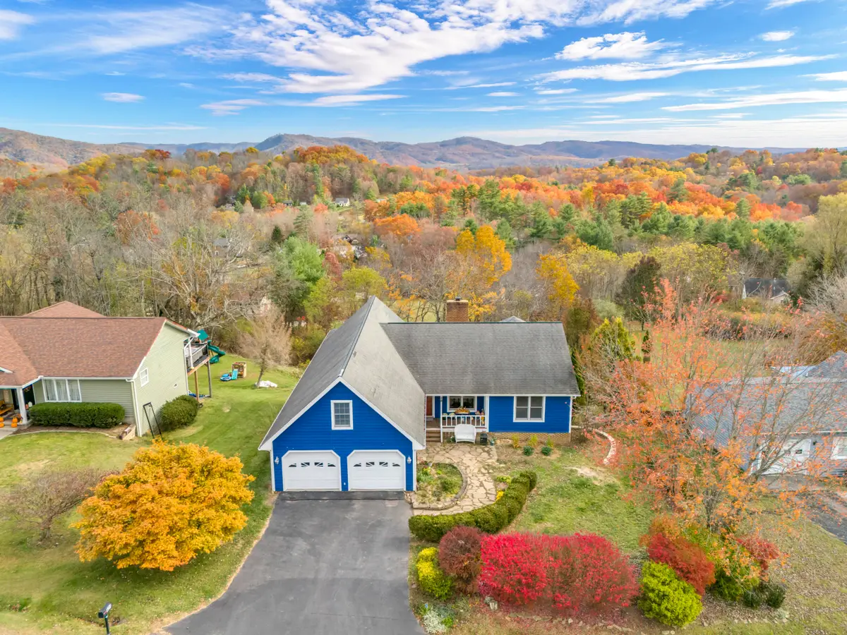 627 Crowfield Cir, Lewisburg, WV 24901 - Image #1