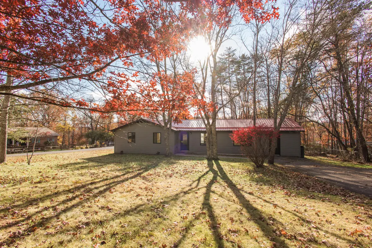 377 Mackle Pt, Lewisburg, WV 24901 - Image #1