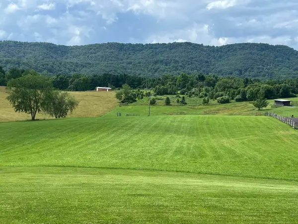 192 Cherry Hill Ln, Lewisburg, WV 24901