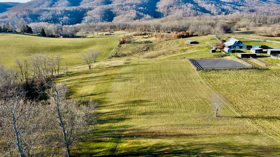 192 Cherry Hill Ln, Lewisburg, WV 24901 - Image #2