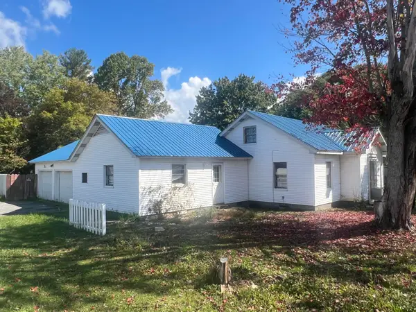 425 Pocahontas St, Rupert, WV 25984