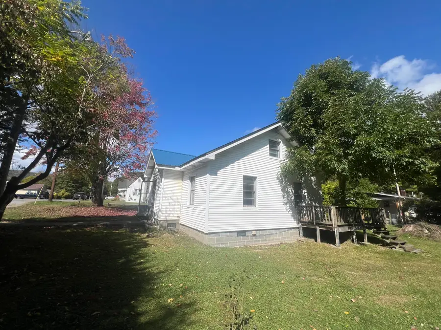 425 Pocahontas St, Rupert, WV 25984 - Image #2