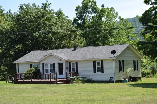 10562 Wolf Creek Rd, Wolfcreek, WV 24910