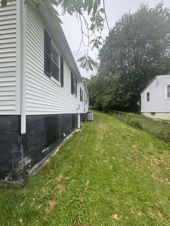 133 3rd St, Mount Hope, WV 25880