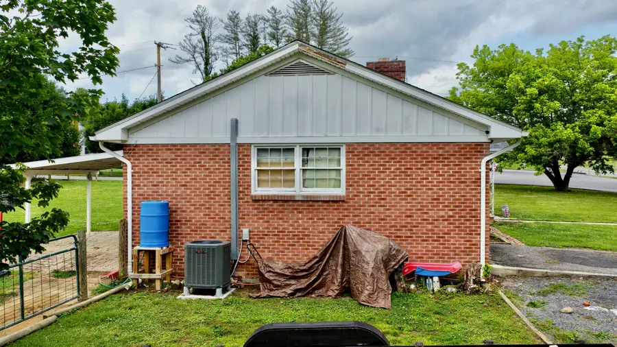 123 E Chestnut, Alderson, WV 24910 - #3