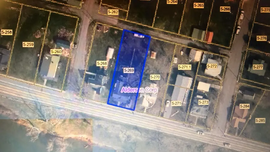1217 W Riverview Ave, Alderson, WV 24910 - #2