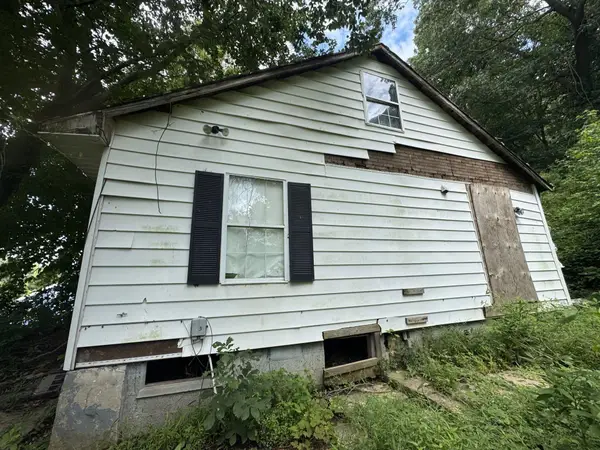 41 Armour Rd, Nitro, WV 25143