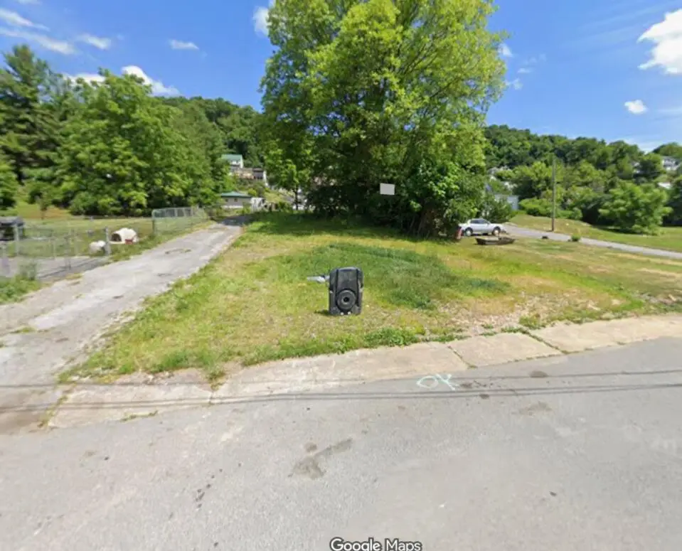 320 Marshall St, Bluefield, WV 24701 - #1