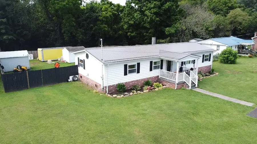 111 Peck St, Pembroke, VA 24136 - #3
