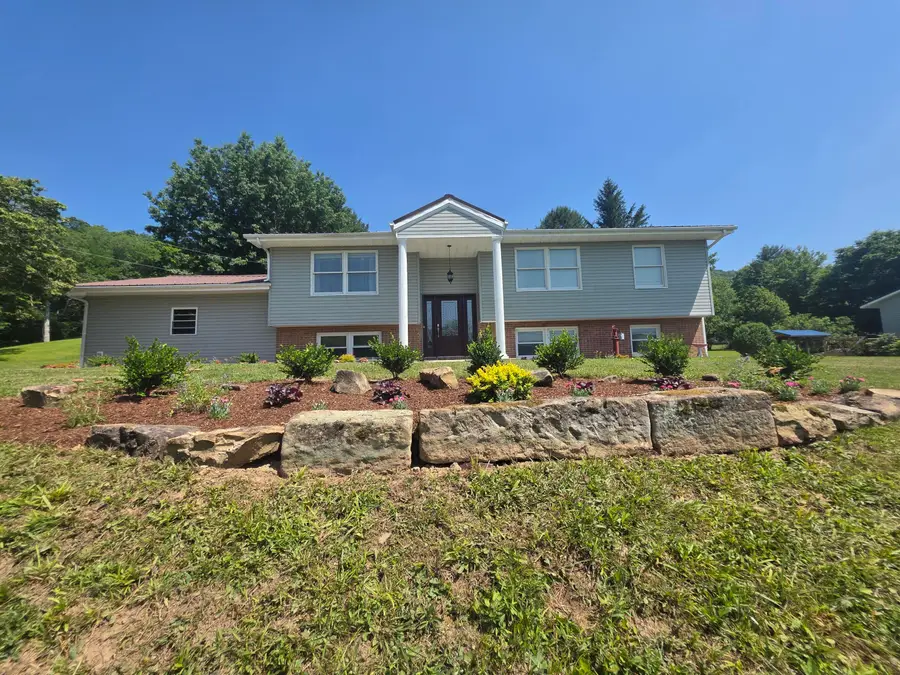 381 Pennsylvania Ave, Rainelle, WV 25962 - #3