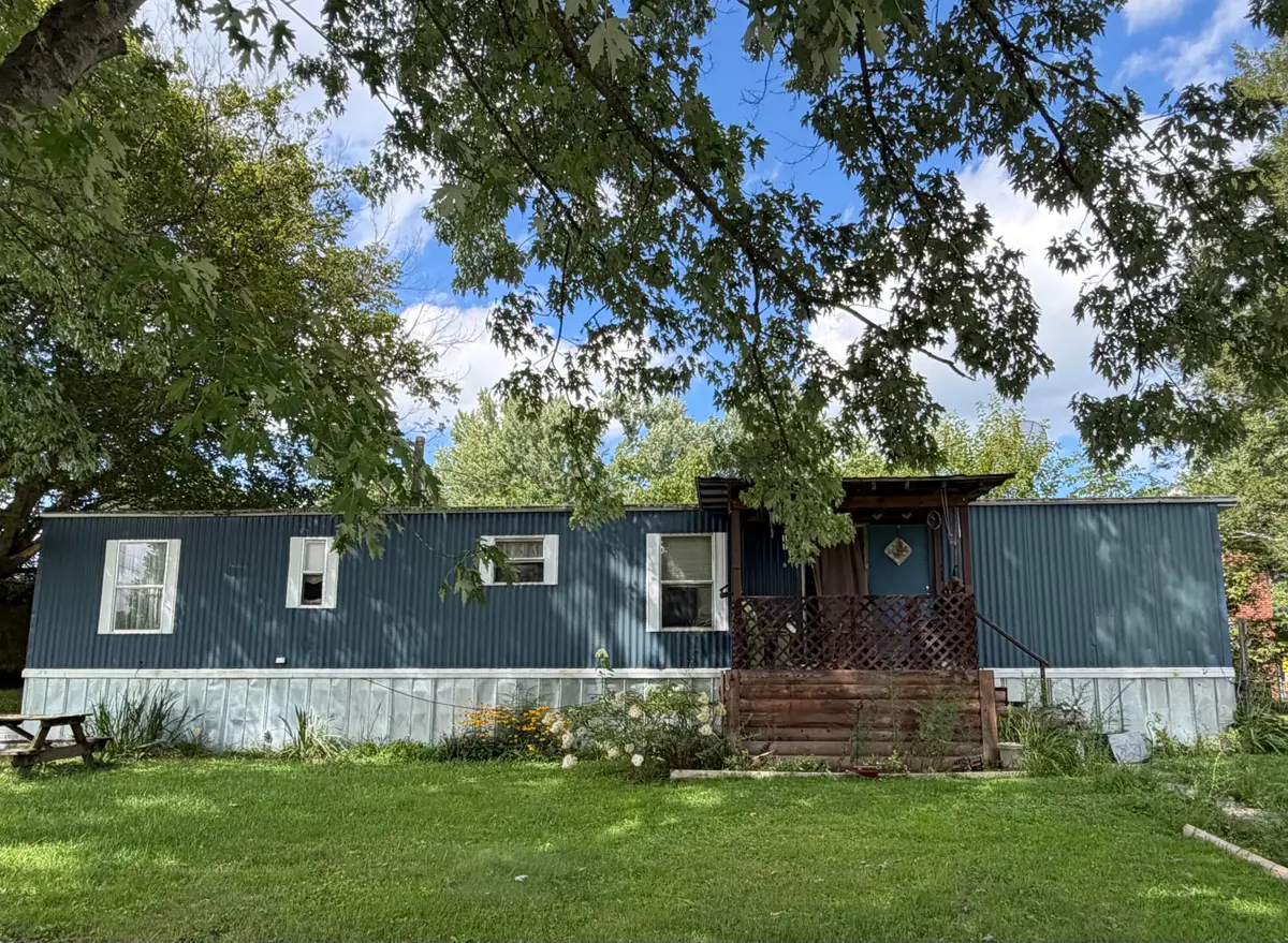 213 Elmwood Ave, Alderson, WV 24910 - #1