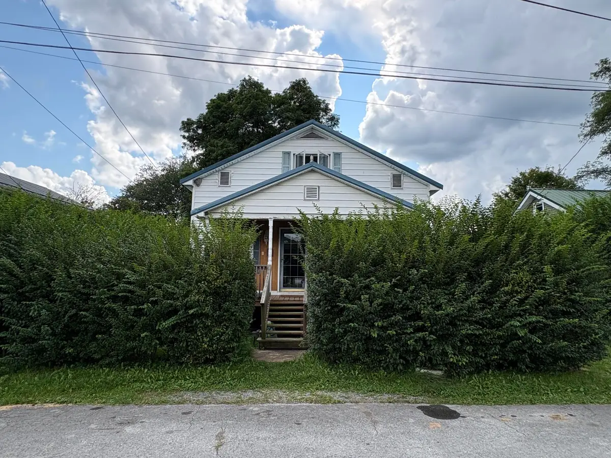 184 5th St, Rainelle, WV 25962 - #1