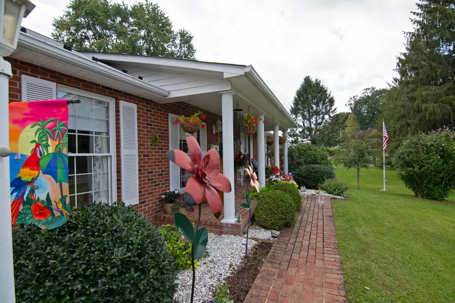 162 Holt Ln, Lewisburg, WV 24901 - #3