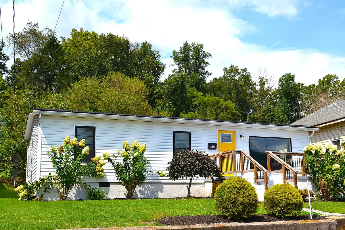 818 Pocahontas Ave, Ronceverte, WV 24970 - #1