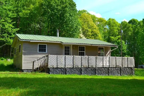 273 Hundley Ln, Charmco, WV 25958