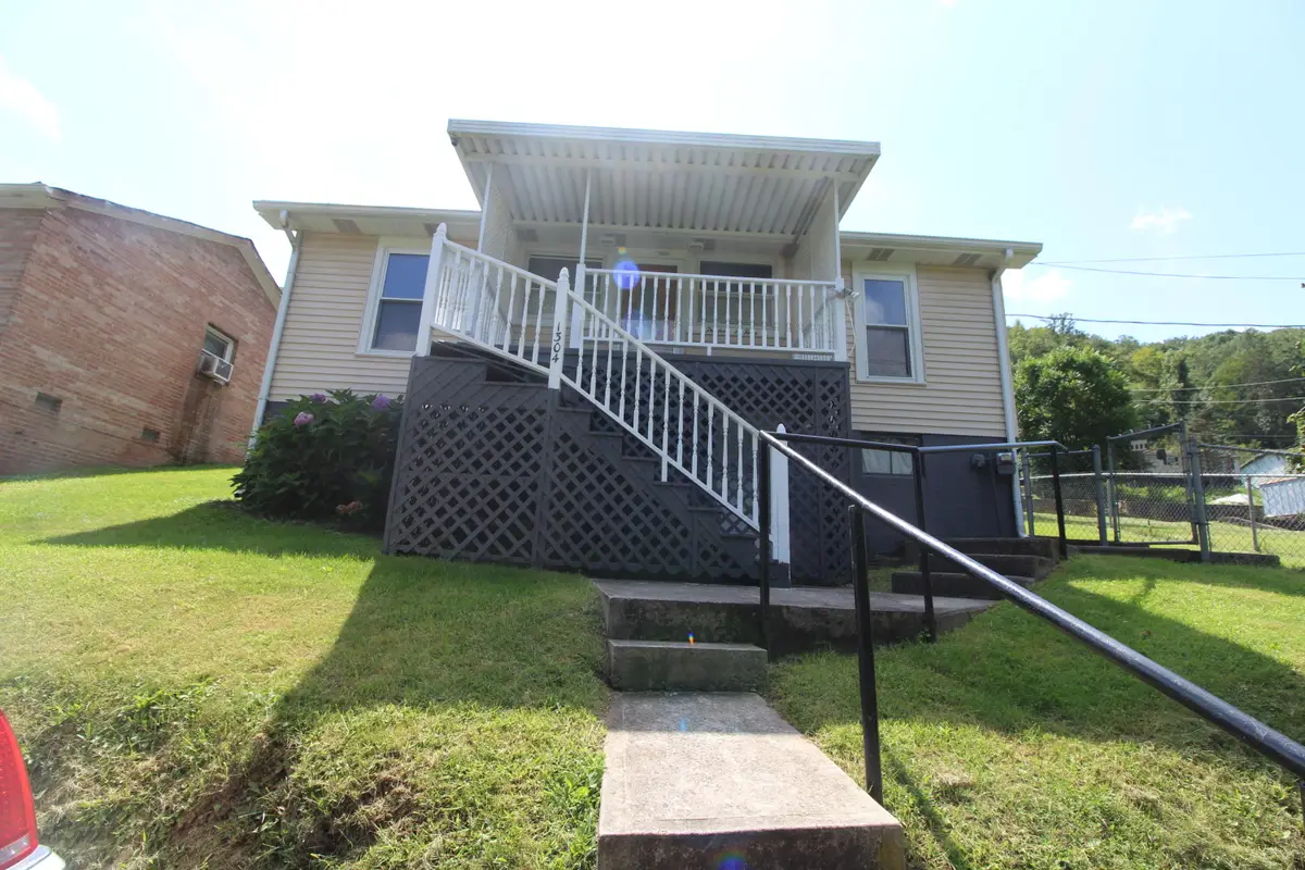 1304 Terrace St, Hinton, WV 25951 - #1
