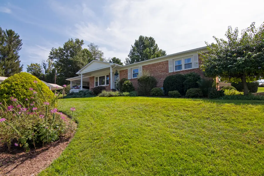 174 Spibeth St, Lewisburg, WV 24901 - #3