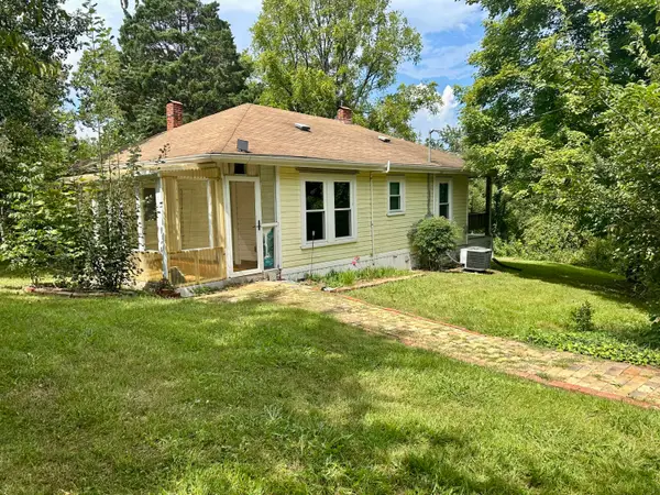 110 White Ave, Narrows, VA 24093