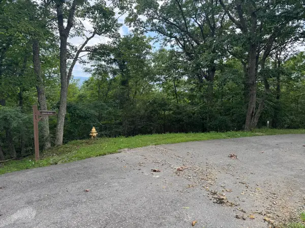 White Rock Trail, Caldwell, WV 24925