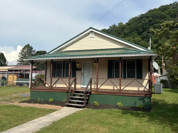 225 Ohio Ave, Rainelle, WV 25962