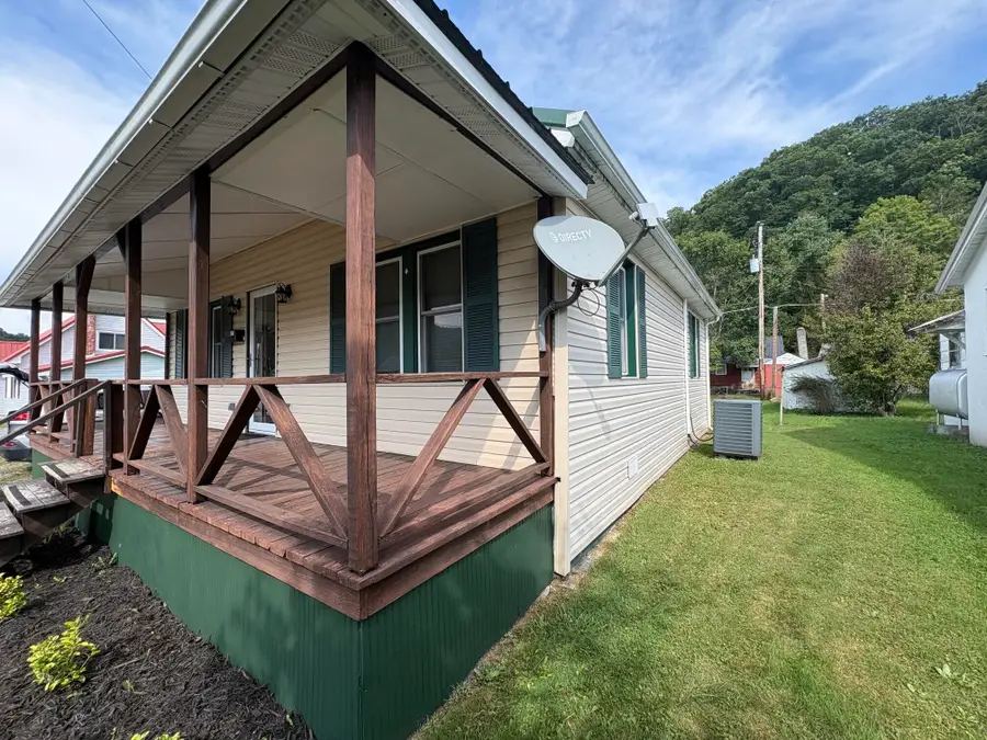 225 Ohio Ave, Rainelle, WV 25962 - #3