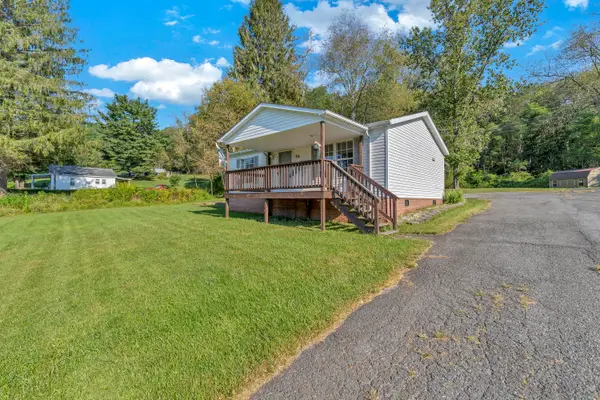 416 School St, Quinwood, WV 25981