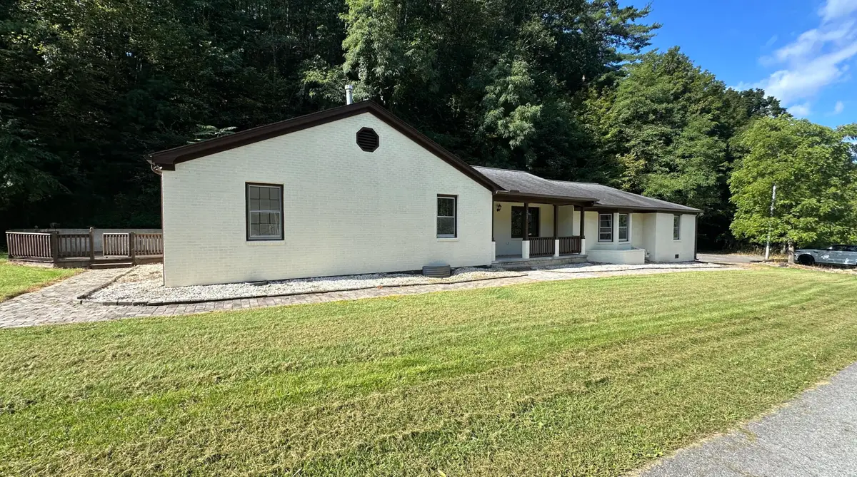 362 Stinson Dr, White Sulphur Springs, WV 24986 - #1