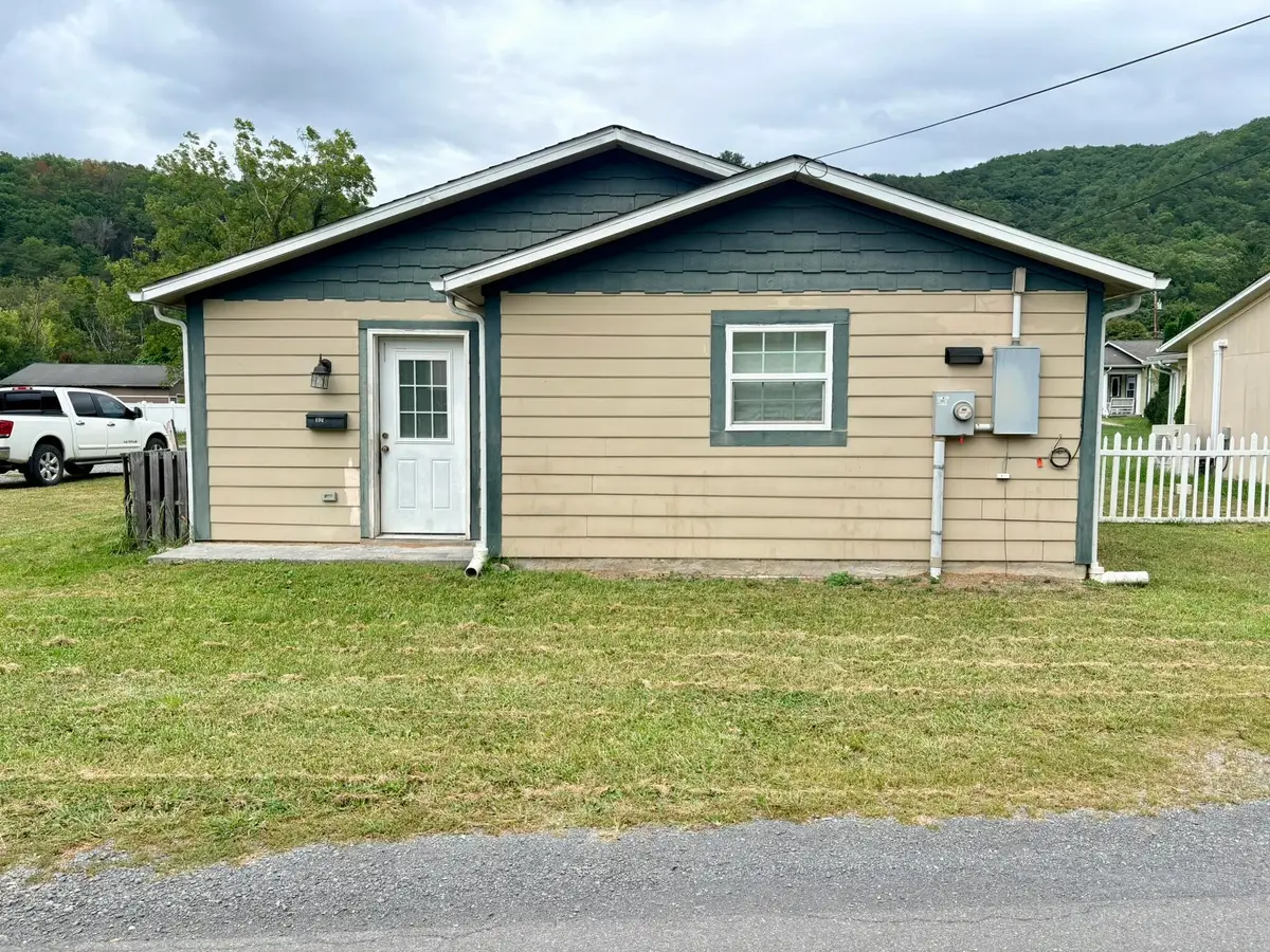 889 Tuckahoe Rd, White Sulphur Springs, WV 24986 - #1