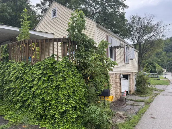 2020 Scraggs Dr, Charleston, WV 25387