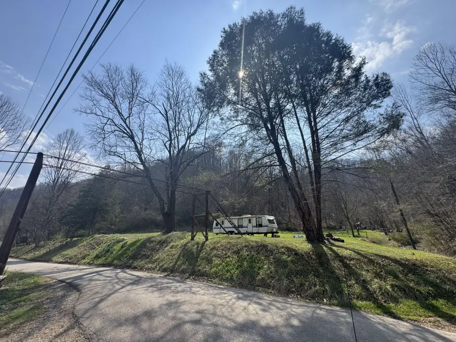 7665 Emmons Rd, Ashford, WV 25009 - #2