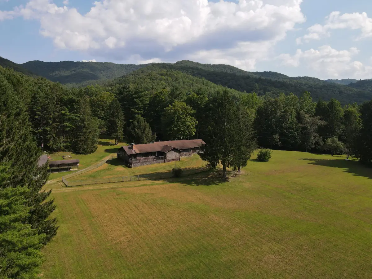 23613 Pocahontas Trl, White Sulphur Springs, WV 24986 - #1