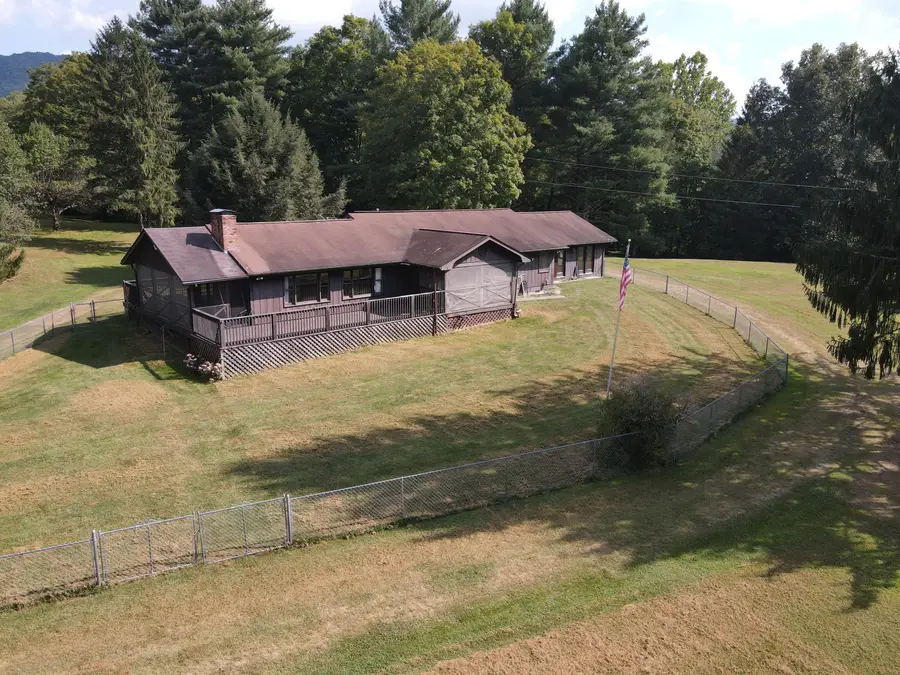 23613 Pocahontas Trl, White Sulphur Springs, WV 24986 - #3