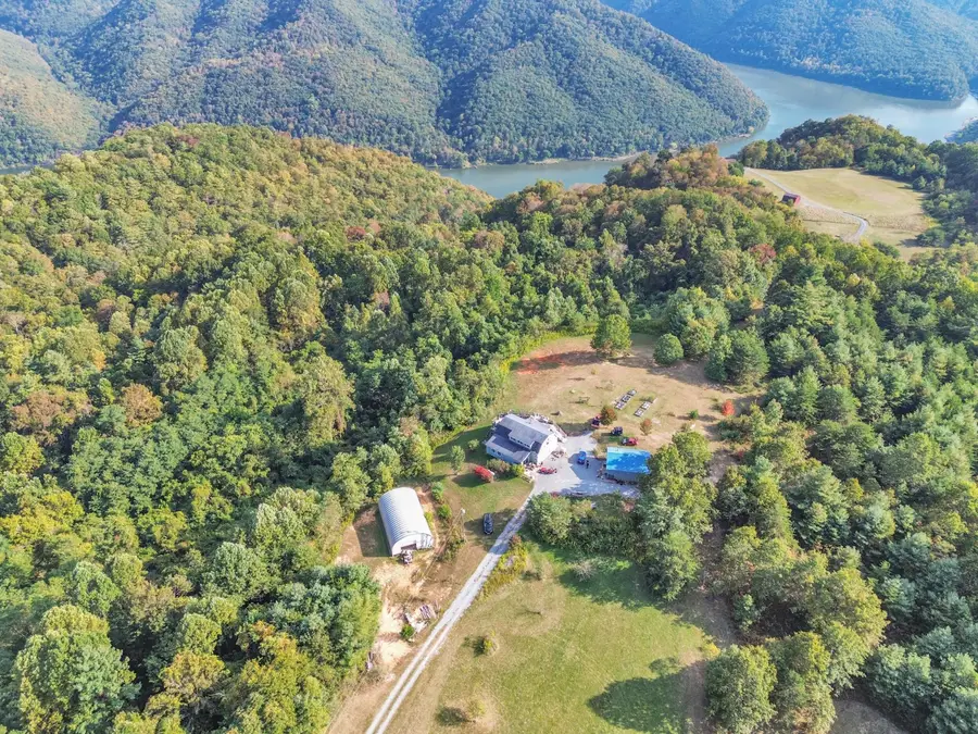 545 Moondance Ln, Nimitz, WV 25978 - #2
