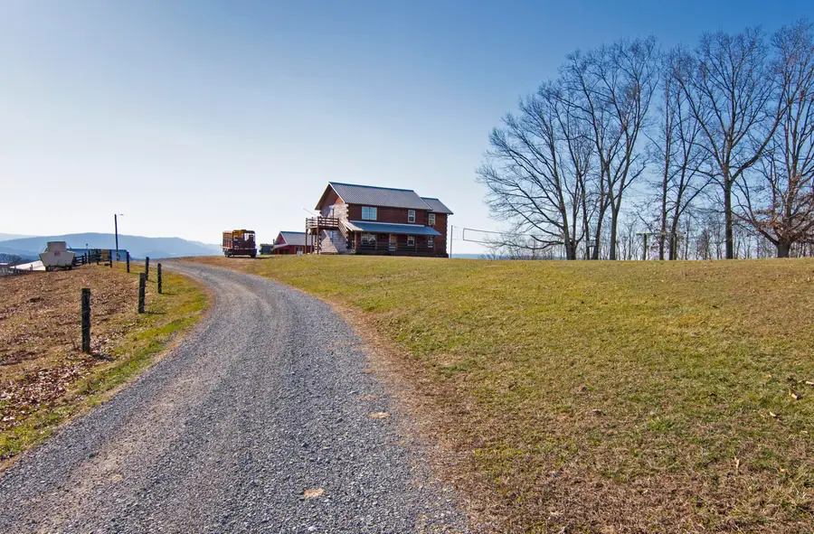 626 Miller Farm Rd, Peterstown, WV 24963 - #3