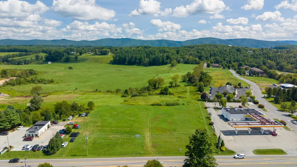 3368 N Jefferson St, Lewisburg, WV 24901 - #1