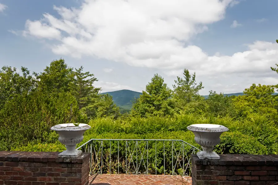 620 Three Valleys Ln, White Sulphur Springs, WV 24986 - #2