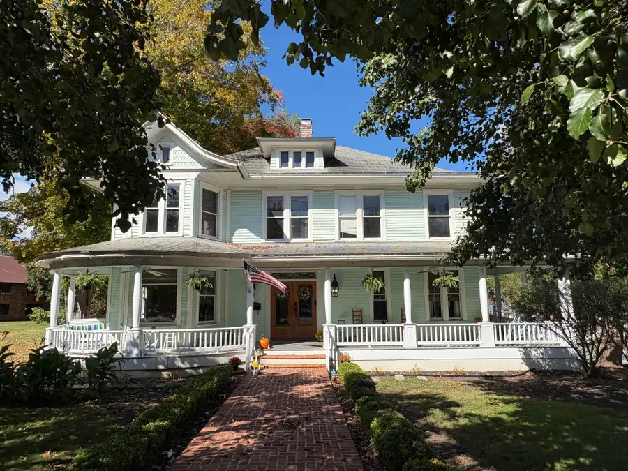 447 W Main, White Sulphur Springs, WV 24986 - #2