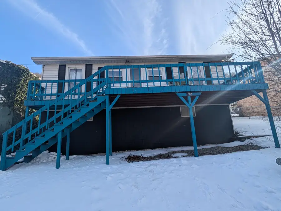 1308 Terrace St, Hinton, WV 25951 - #2