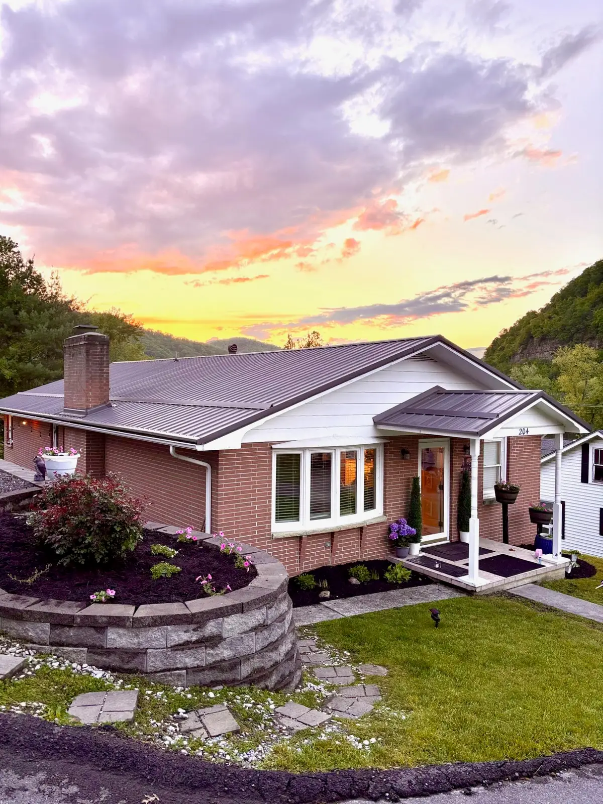 204 Campbell St, Hinton, WV 25951 - Image #1